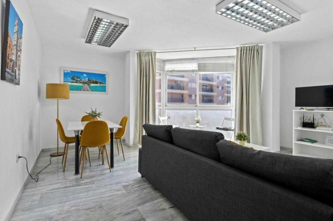 Apartamento Luminoso Cuarteles Apartment มาลากา ภายนอก รูปภาพ